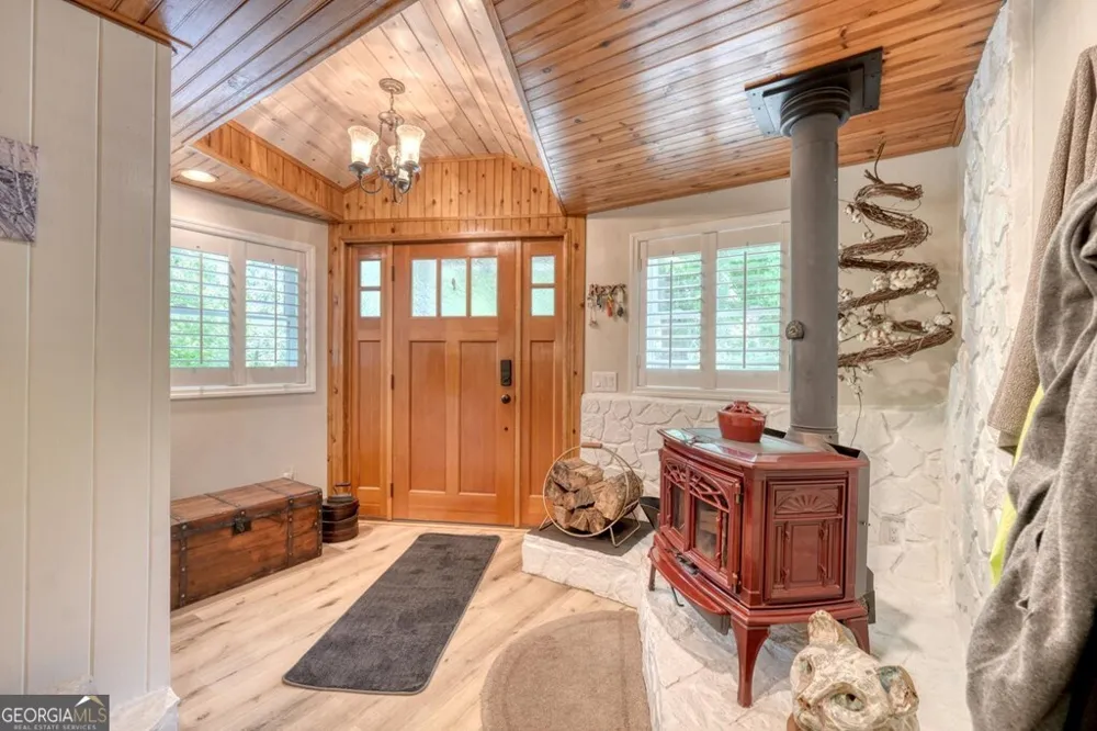 710 Town Mountain RD Hayesville, NC 28904