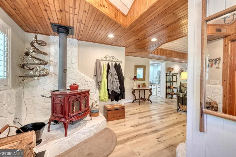 710 Town Mountain RD Hayesville, NC 28904