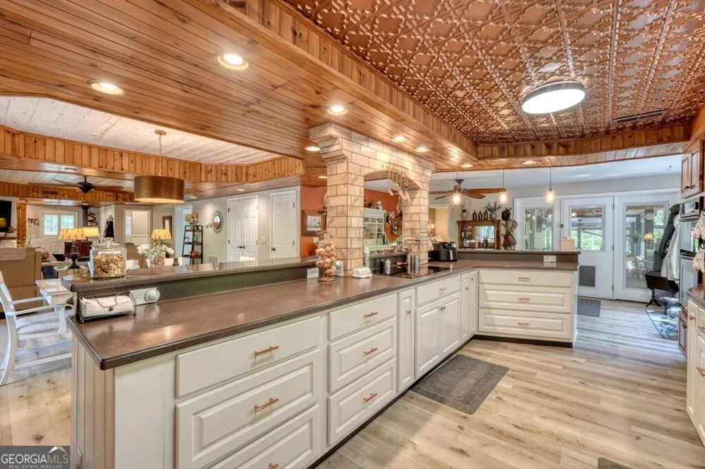 710 Town Mountain RD Hayesville, NC 28904
