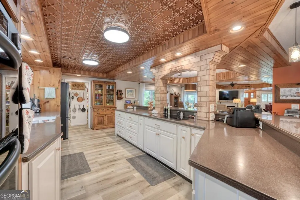 710 Town Mountain RD Hayesville, NC 28904