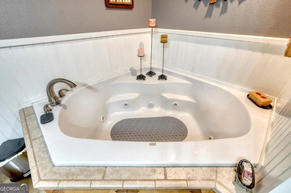 710 Town Mountain RD Hayesville, NC 28904