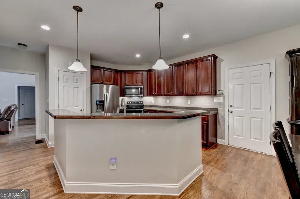 49 Flintstone RD Jefferson, GA 30549