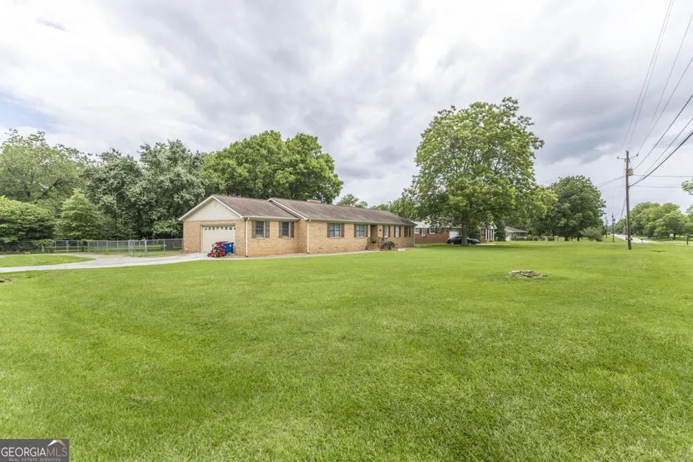 3708 Jones RD Macon, GA 31216
