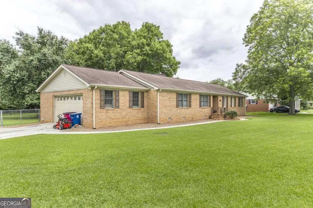 3708 Jones RD Macon, GA 31216