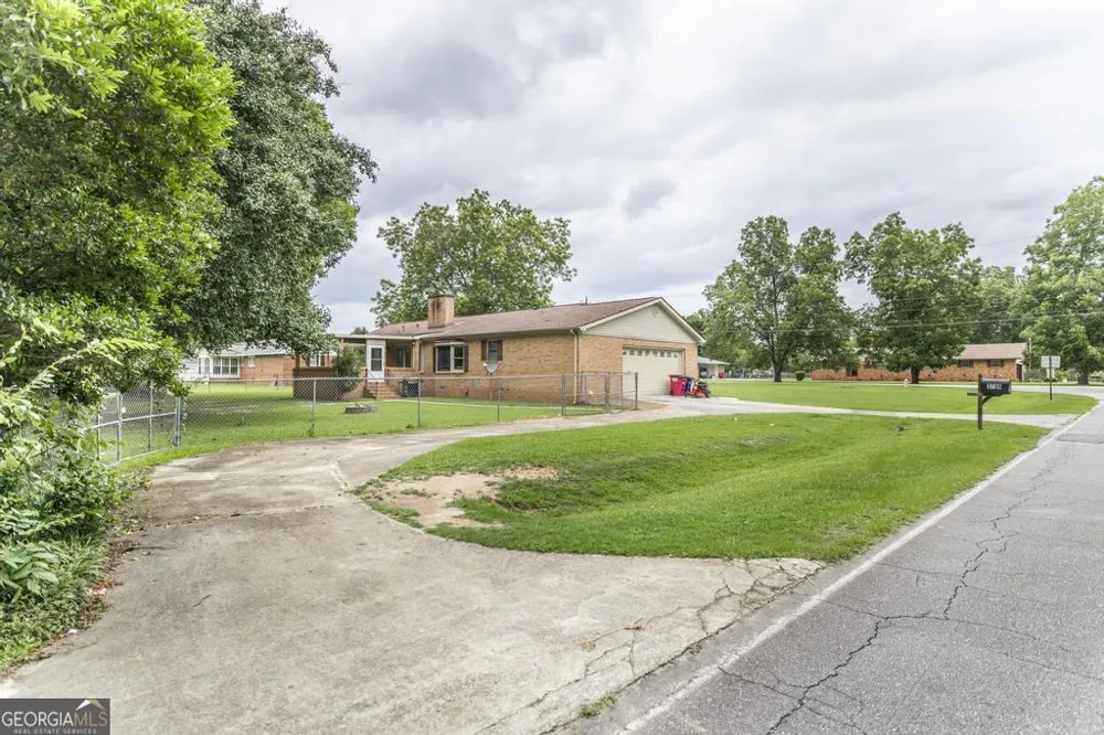 3708 Jones RD Macon, GA 31216