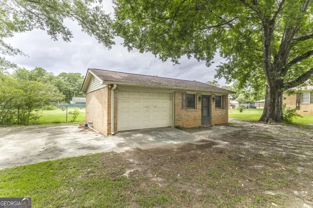 3708 Jones RD Macon, GA 31216