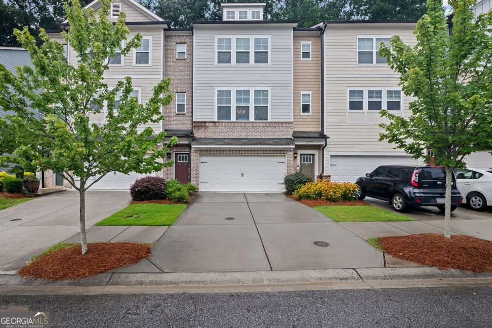 2779 White Oak LN Decatur, GA 30032