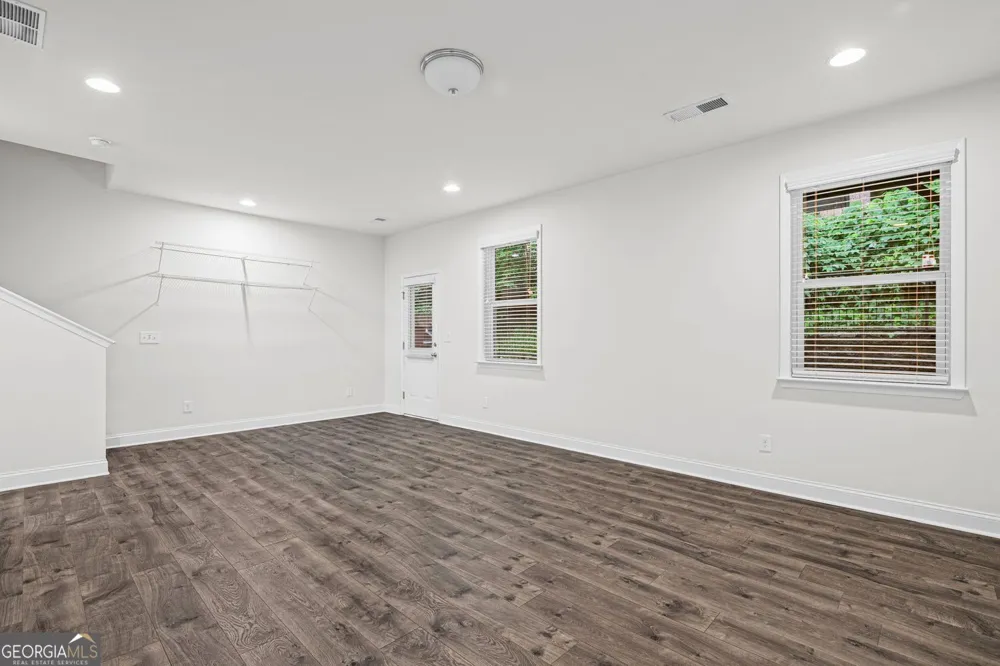 2779 White Oak LN Decatur, GA 30032