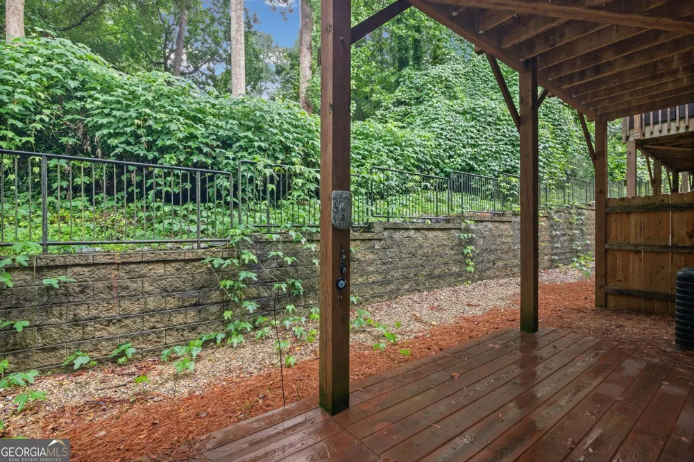 2779 White Oak LN Decatur, GA 30032