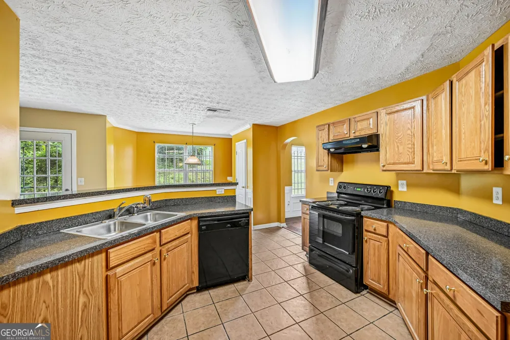 2083 Dylan CT Ellenwood, GA 30294