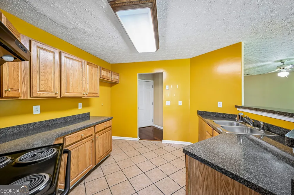 2083 Dylan CT Ellenwood, GA 30294