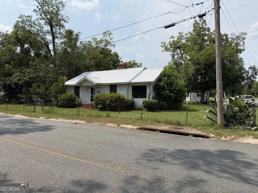 1302 Elizabeth ST Waycross, GA 31503