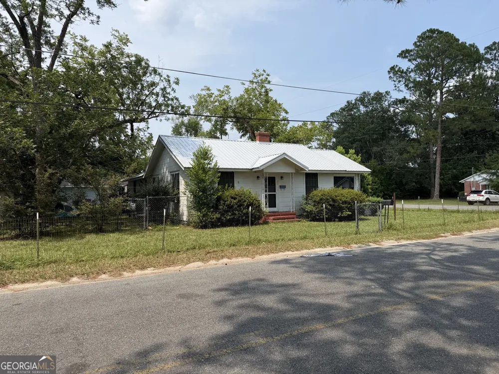 1302 Elizabeth ST Waycross, GA 31503