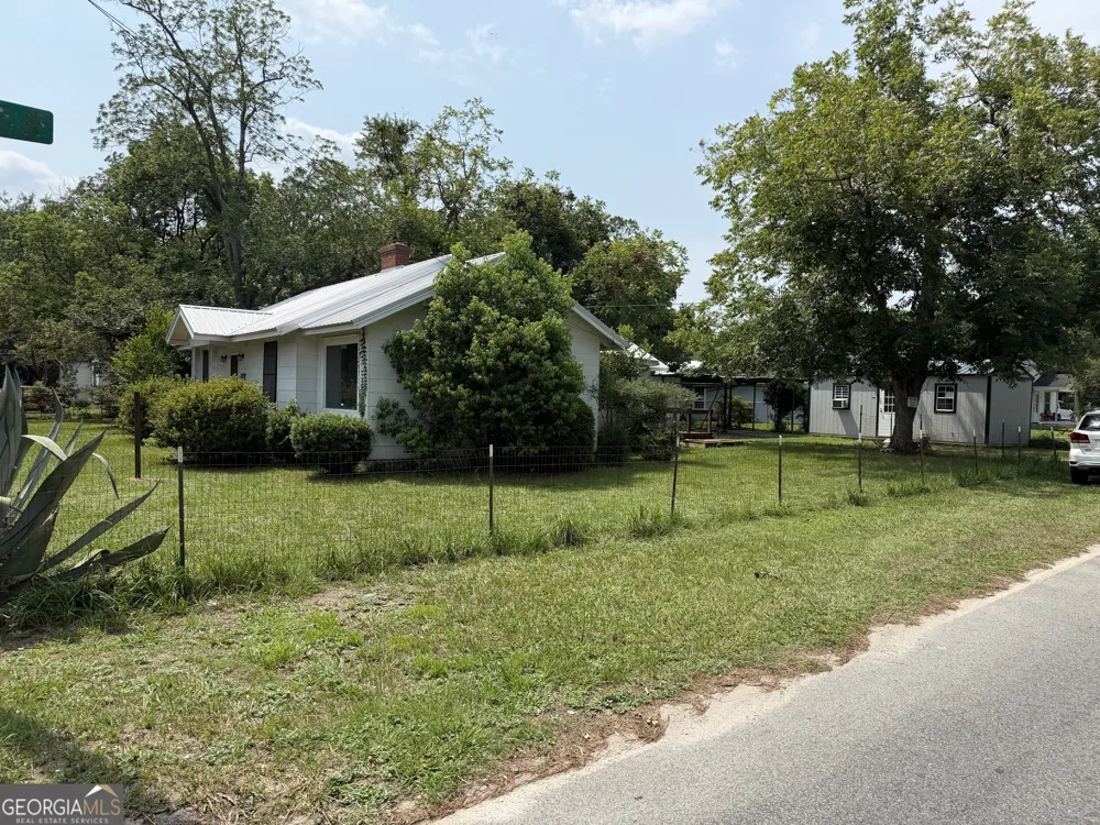 1302 Elizabeth ST Waycross, GA 31503
