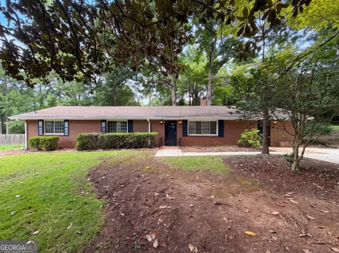 210 Pinewood LN