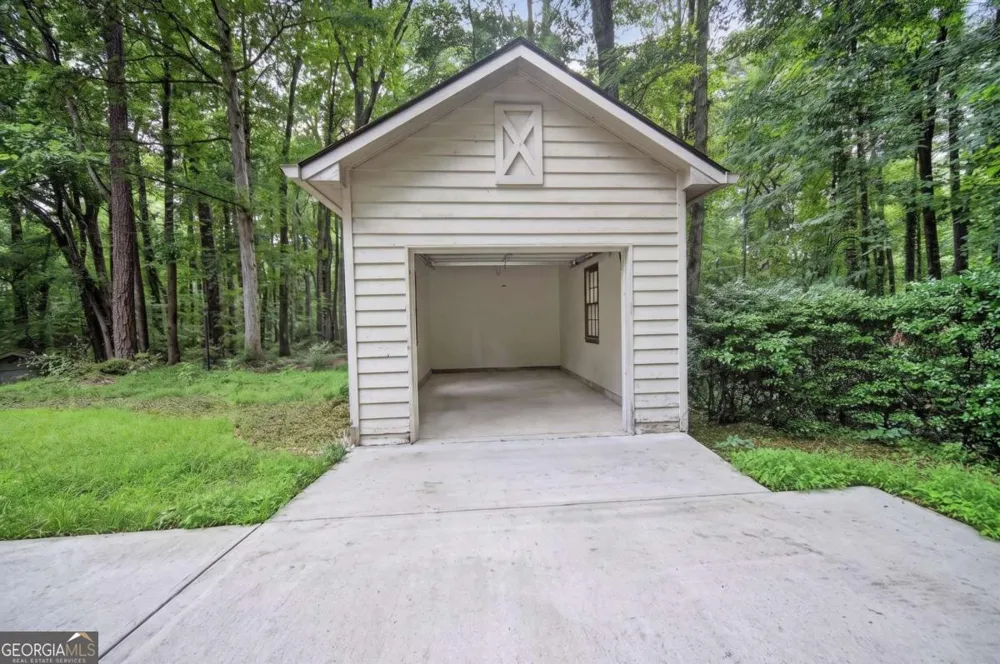 1955 Branchwood CT Snellville, GA 30078