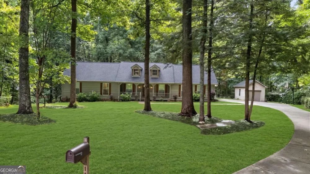 1955 Branchwood CT Snellville, GA 30078