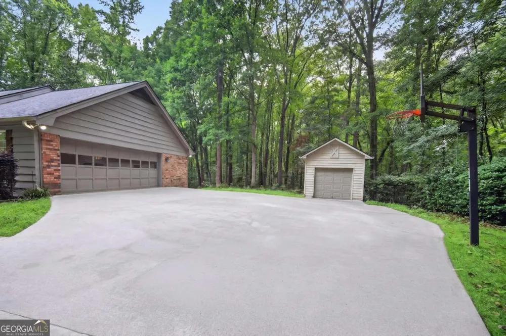 1955 Branchwood CT Snellville, GA 30078