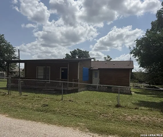 149 LIVE OAK LN Lakehills, TX 78063