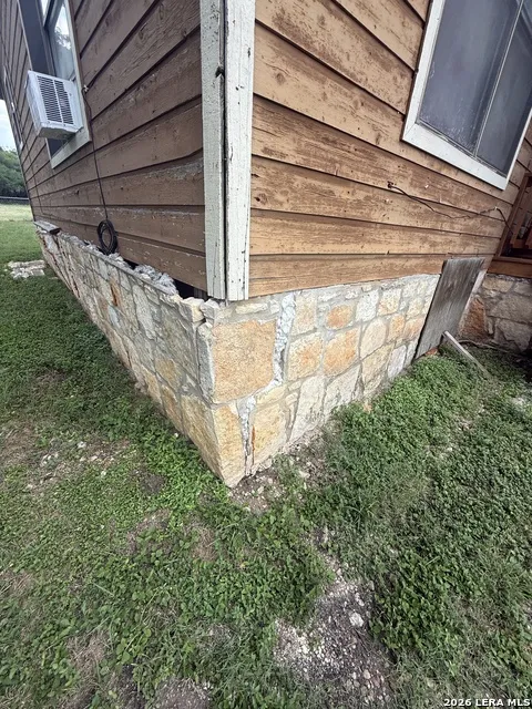 149 LIVE OAK LN Lakehills, TX 78063