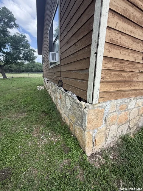 149 LIVE OAK LN Lakehills, TX 78063
