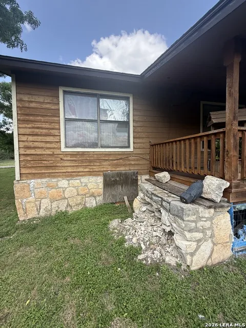 149 LIVE OAK LN Lakehills, TX 78063