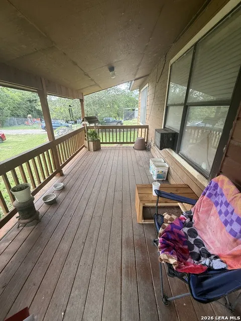 149 LIVE OAK LN Lakehills, TX 78063