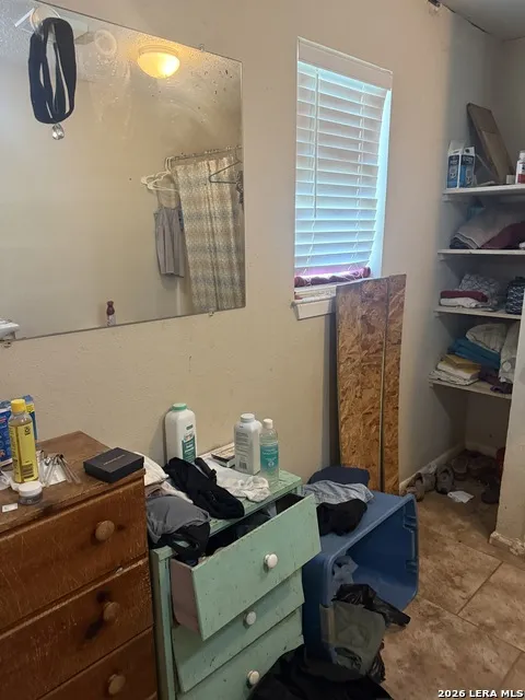 149 LIVE OAK LN Lakehills, TX 78063