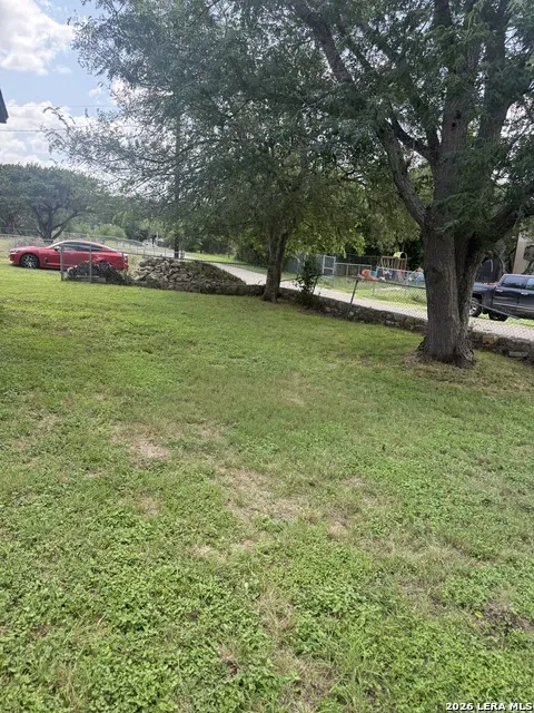 149 LIVE OAK LN Lakehills, TX 78063
