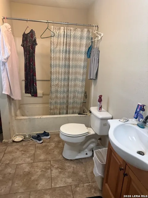 149 LIVE OAK LN Lakehills, TX 78063