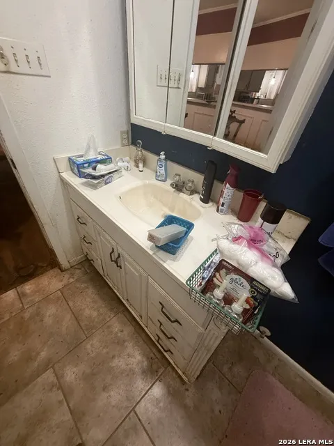 149 LIVE OAK LN Lakehills, TX 78063