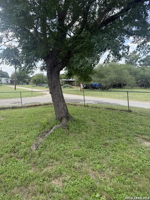 149 LIVE OAK LN Lakehills, TX 78063