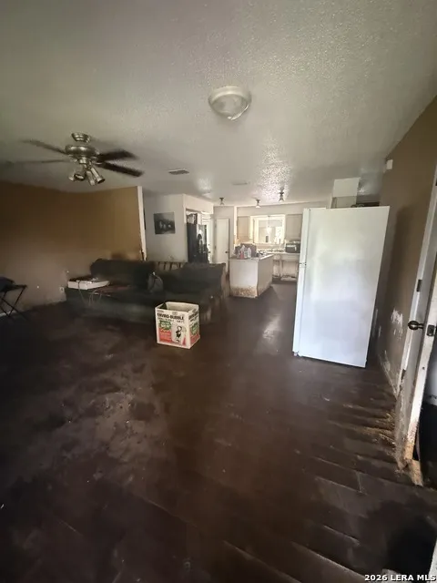 149 LIVE OAK LN Lakehills, TX 78063