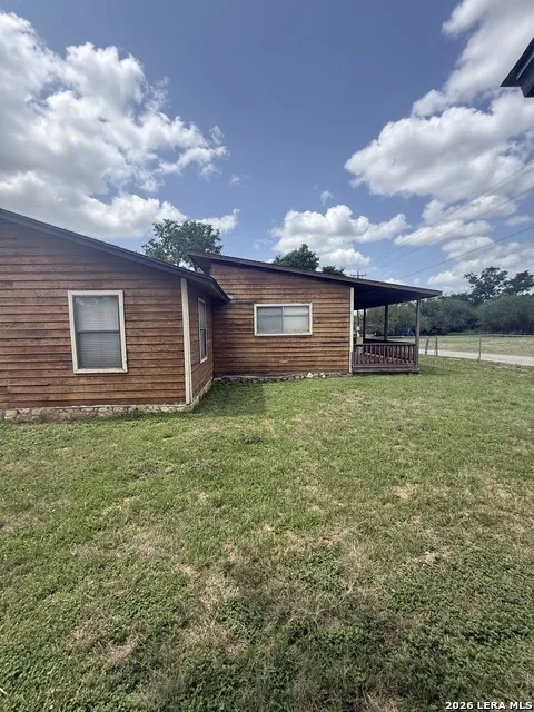 149 LIVE OAK LN Lakehills, TX 78063