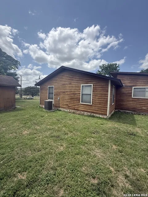 149 LIVE OAK LN Lakehills, TX 78063
