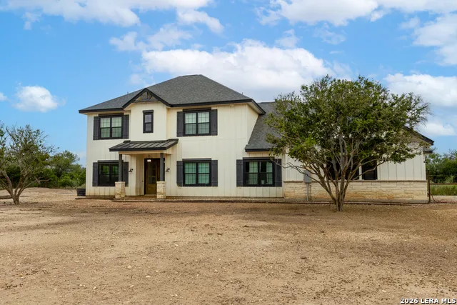 914 County Road 7718 Devine, TX 78016