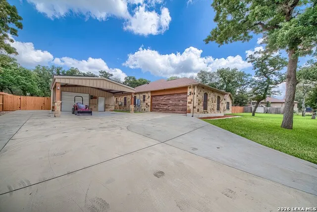 173 CHAMPIONS BLVD La Vernia, TX 78121