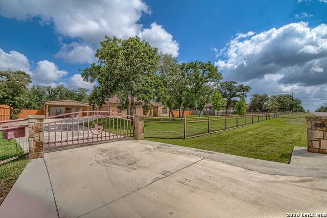 173 CHAMPIONS BLVD La Vernia, TX 78121