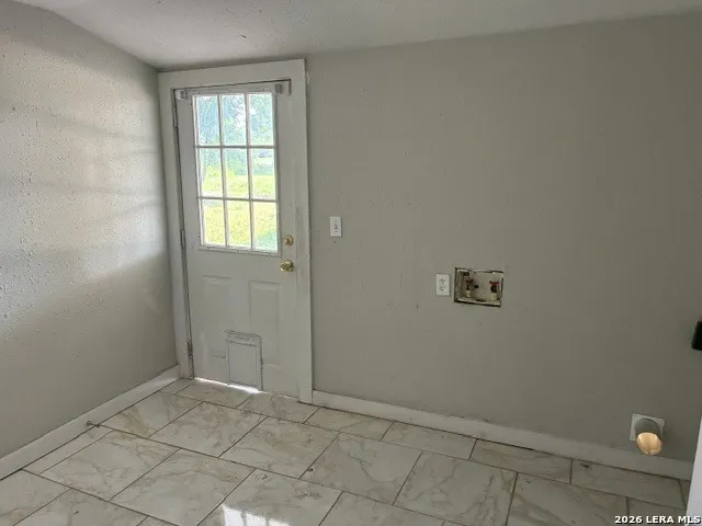110 Tyler Ave Sabinal, TX 78881