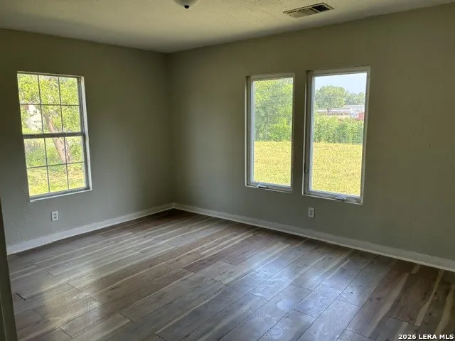 110 Tyler Ave Sabinal, TX 78881