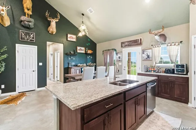 2194 S Ranch Rd 187 Sabinal, TX 78881
