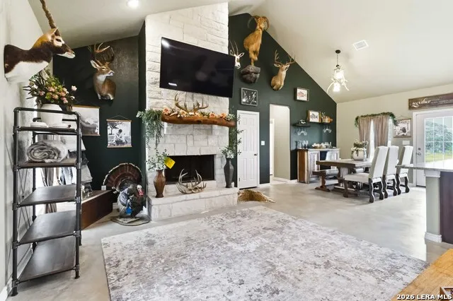 2194 S Ranch Rd 187 Sabinal, TX 78881