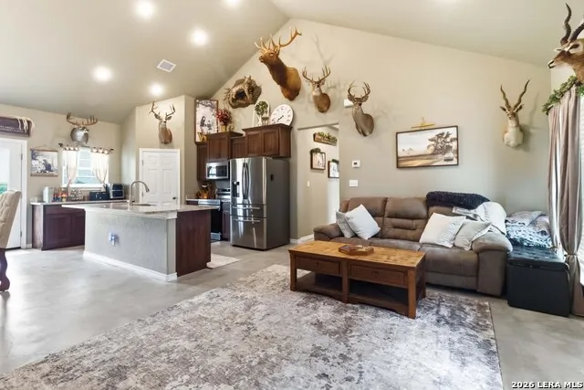 2194 S Ranch Rd 187 Sabinal, TX 78881