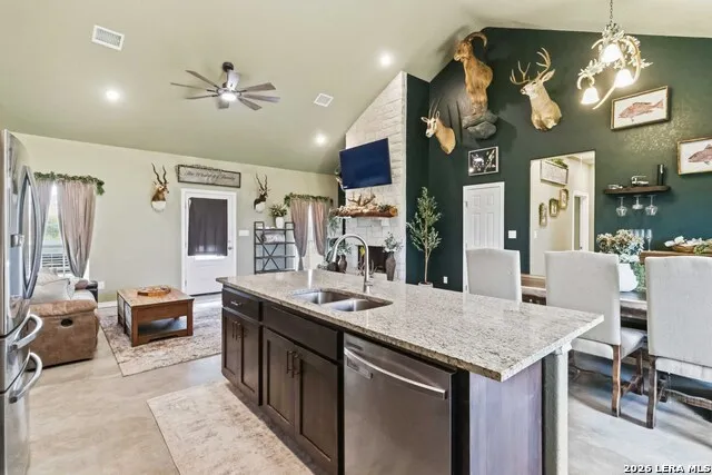 2194 S Ranch Rd 187 Sabinal, TX 78881