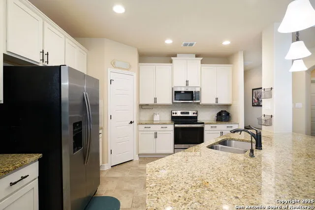 228 COMANCHE TRL Cibolo, TX 78108
