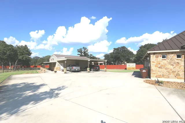 157 Bucks Lane La Vernia, TX 78121