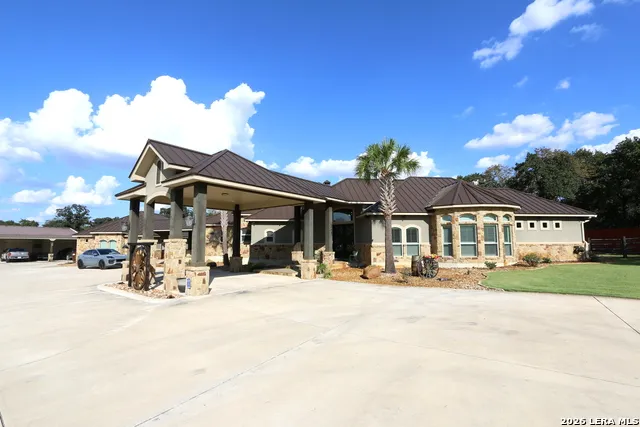 157 Bucks Lane La Vernia, TX 78121