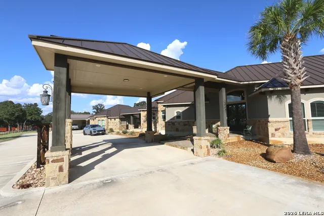 157 Bucks Lane La Vernia, TX 78121