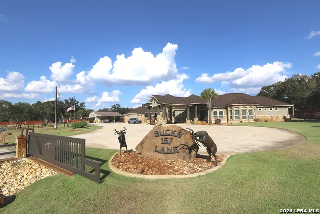 157 Bucks Lane La Vernia, TX 78121