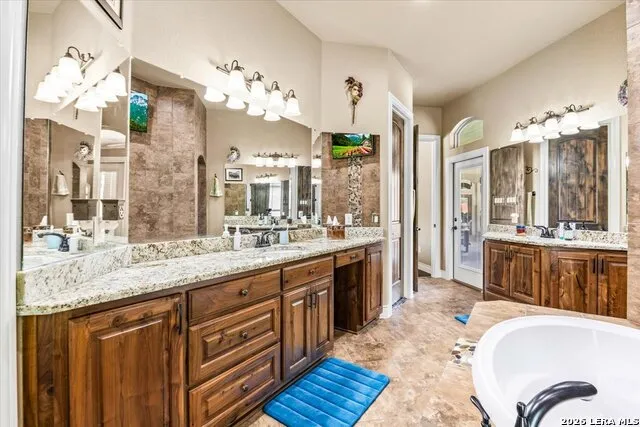 157 Bucks Lane La Vernia, TX 78121